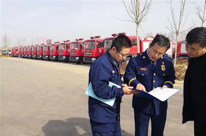 為提升滅火救援效率，使車輛在消防救援工作中成為強(qiáng)有力的“作戰(zhàn)工具”，亳州市應(yīng)急管理局采購60輛水罐消防車