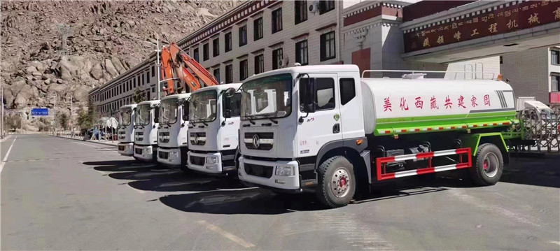 美化西藏共建家園，程力東風(fēng)多利卡15方灑水車已順利到達(dá)西藏