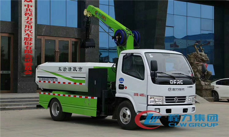 多利卡聯(lián)合清淤疏通車能挖取到12米深度窯井垃圾，清淤率達(dá)95%