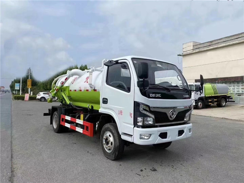 東風(fēng)13方吸污車采用國(guó)六排放標(biāo)準(zhǔn)得信賴的好產(chǎn)品