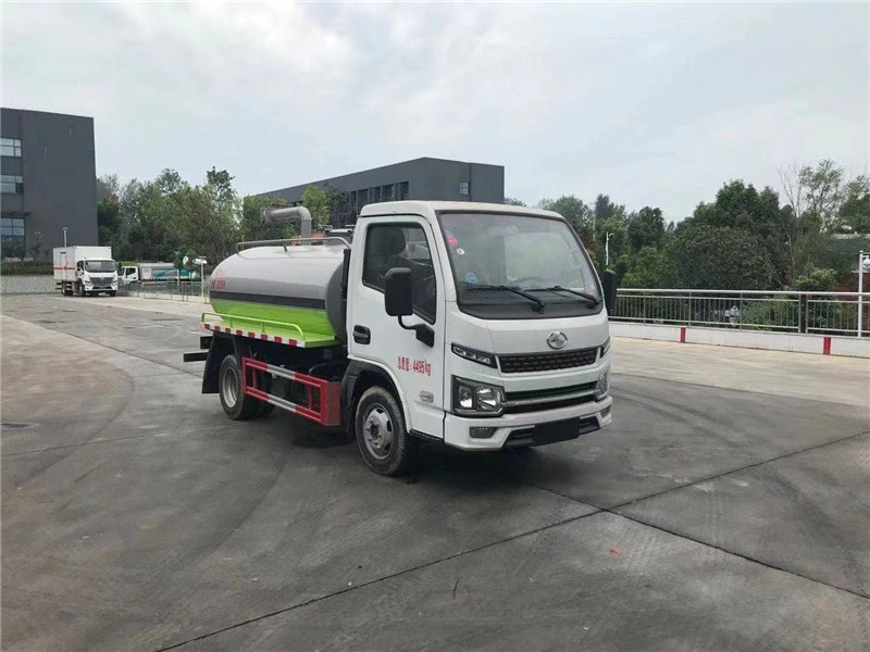 東風(fēng)5立方福瑞卡吸糞車工作速度快、容量大、運(yùn)輸方便