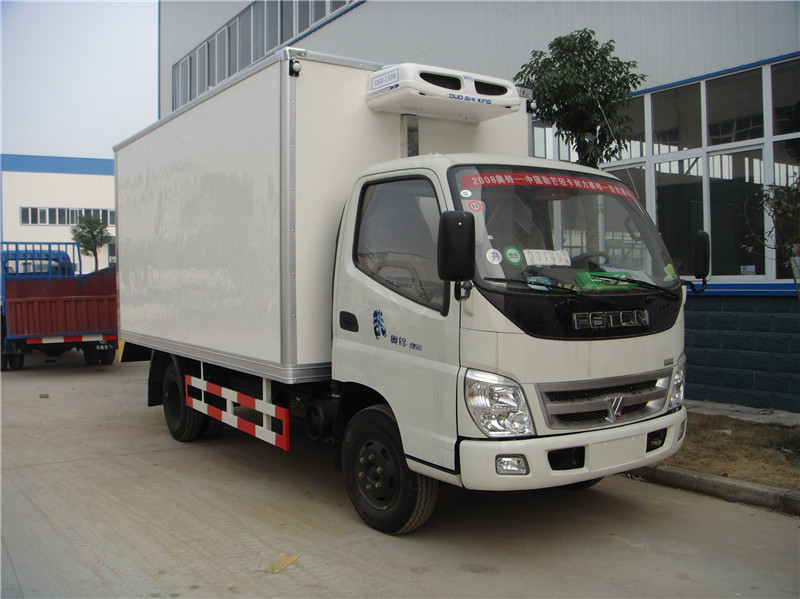  東風(fēng)天龍前四后八冷藏車采用新技術(shù)、新工藝制造，廂體隔熱