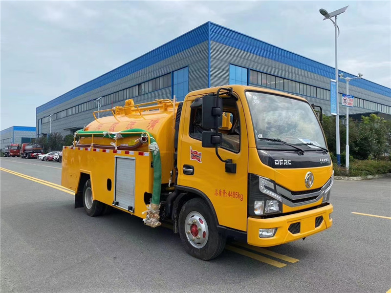 東風(fēng)天錦環(huán)衛(wèi)清洗吸污車通過高壓水射生的壓力，打開阻塞管道