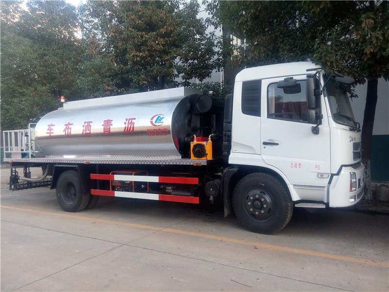 東風(fēng)D9道路養(yǎng)護(hù)車(chē)采用武鋼生產(chǎn)的5mm熱扎板制作，動(dòng)力強(qiáng)勁