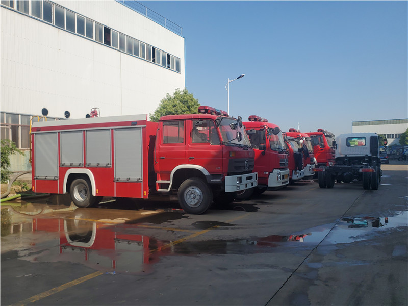 東風(fēng)多功能國(guó)六8噸消防灑水車機(jī)動(dòng)靈活、操控性好、維修簡(jiǎn)便
