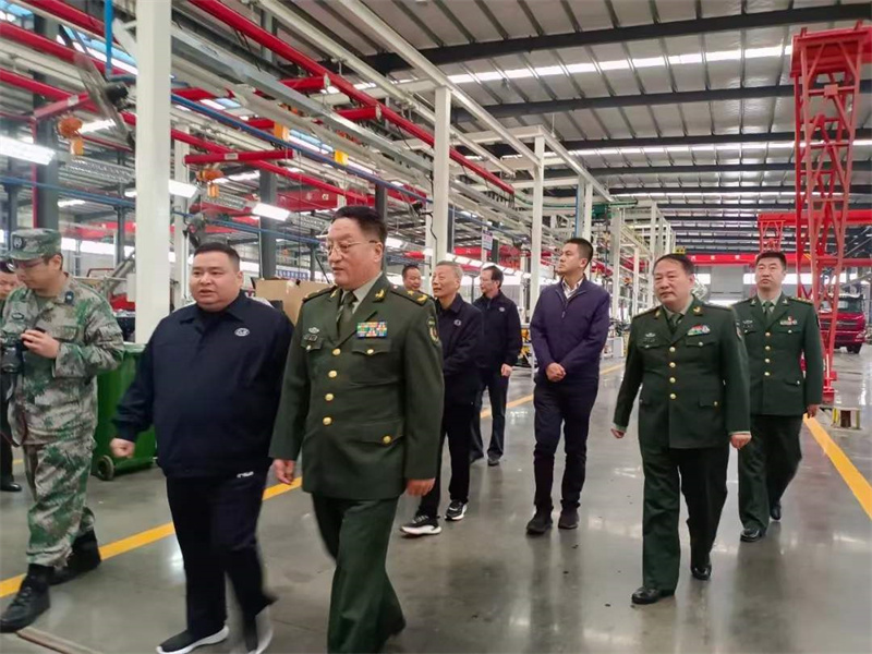 湖北省省委常委、省軍區(qū)政委謝東輝等首長視察應(yīng)急產(chǎn)業(yè)龍頭企業(yè)程力汽車集團